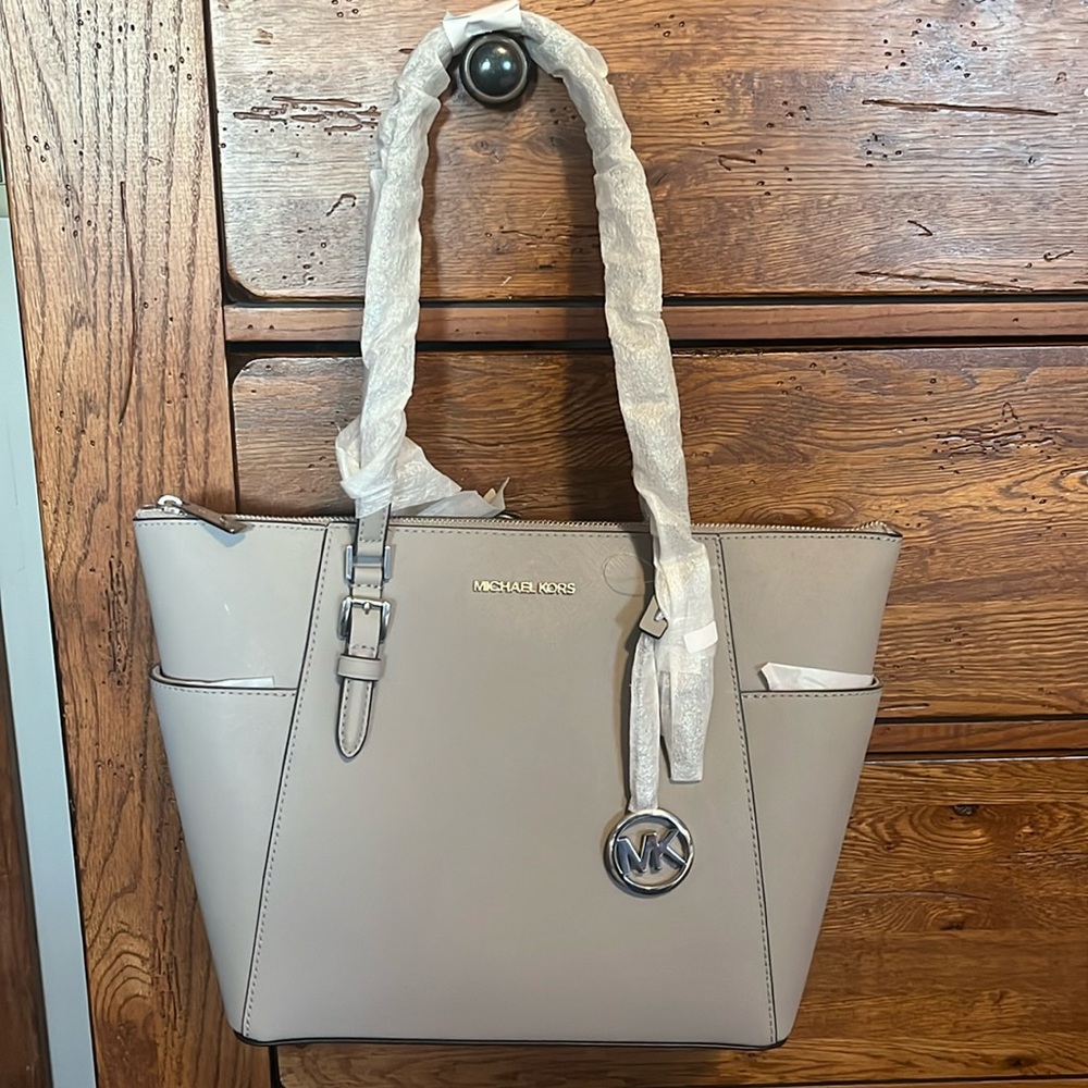 BRAND NEW WITH TAGS - Michael Kors leather tote - Pearl Grey